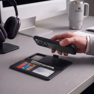 5. Etui Tech-Protect Wallet MagSafe na iPhone 17 Pro / 18 Pro - czarne matowe