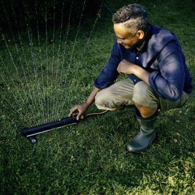 13. FISKARS ZRASZACZ WAHADŁOWY M X-SERIES