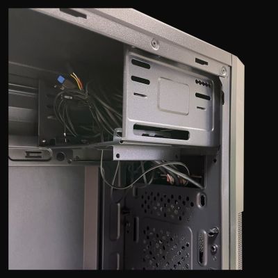 12. LC-Power 2004MB-V3 Micro Tower Czarny
