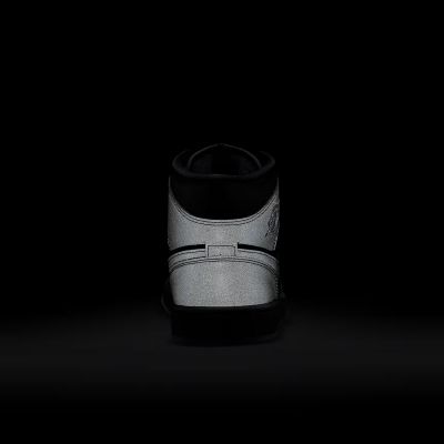 8. Buty sportowe męskie Air Jordan 1 Mid SE - HV5177-010