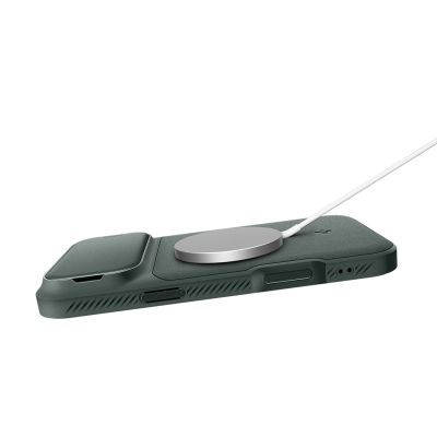 12. Etui Spigen Optik Armor MagSafe na iPhone 17 Pro Max - zielone