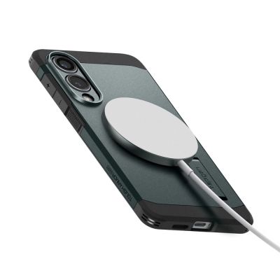 6. Etui Spigen Tough Armor MagSafe na Samsung Galaxy S25 Edge - zielono-czarne