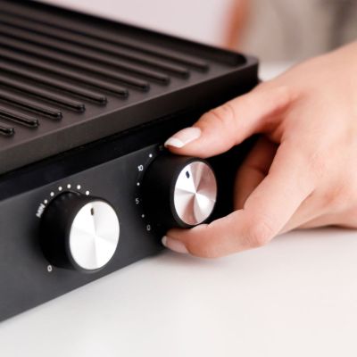 5. Grill 2w1 Taurus Bistro Gourmer 2600W