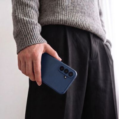 4. Etui Tech-Protect Smart Wallet na Samsung Galaxy S26 FE - granatowe matowe