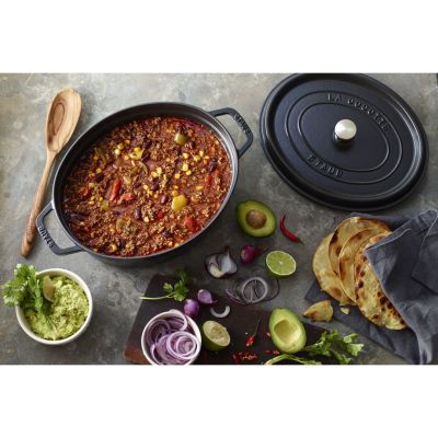 7. Garnek żeliwny owalny STAUB 40509-319-0 - czarny 5.5 ltr