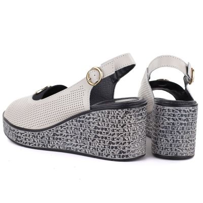 4. Skórzane sandały damskie na koturnie ażurowe beżowe S.Barski  7010