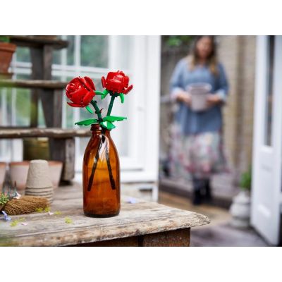 3. LEGO Flowers 40460 Róże