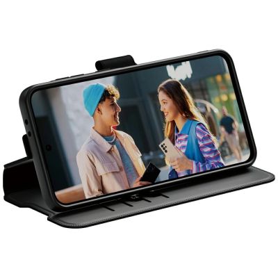 4. Etui CARE by PanzerGlass Feature Wallet Kickstand na Samsung Galaxy A56 5G - czarne