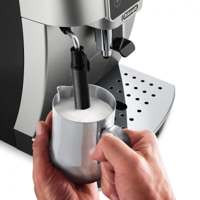 3. Ekspres ciśnieniowy DeLonghi ECAM 220.30.SB