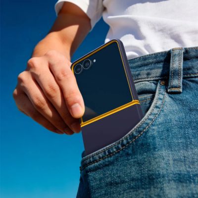 6. Etui Spigen Nano Pop MagSafe na Samsung Galaxy Z Flip 8 - granatowo-żółte