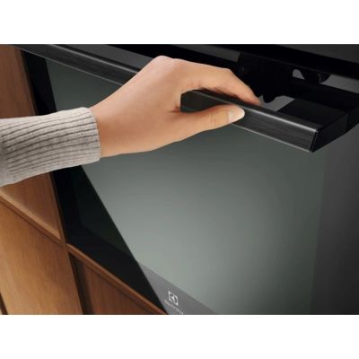 4. Piekarnik ELECTROLUX LOD7C37Z