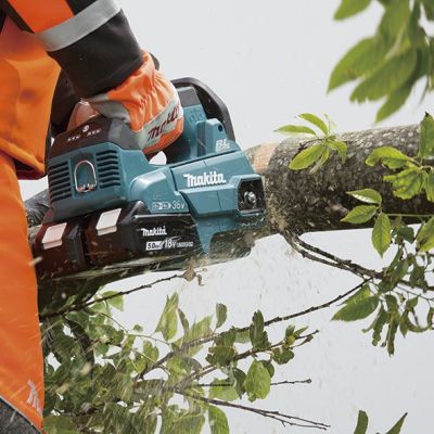 4. Makita DUC306Z Akumuliatorowa piła łańcuchowa, 2X18V, BL-motor, 300mm, 20 m/s. TOP HANDLE. Bez akumulatorów i ładowarki!