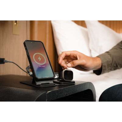 11. UAG 3in1 Travel Charger - bezprzewodowa ładowarka podróżna do trzech urządzeń 15W, kompatybilna z MagSafe, kabel, wtyczki i organizer w zestawie (black/gray)