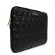 2. Pokrowiec Guess Quilted na laptopa 13" - czarny
