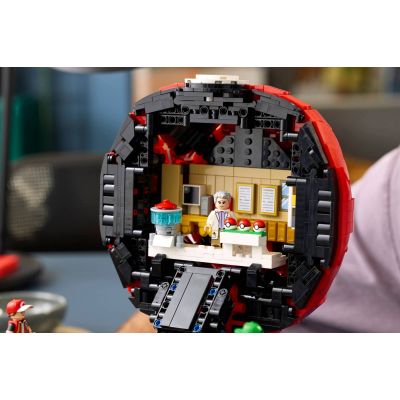 10. LEGO Pokémon 72154 - Kultowy Pokeball z Trenerami