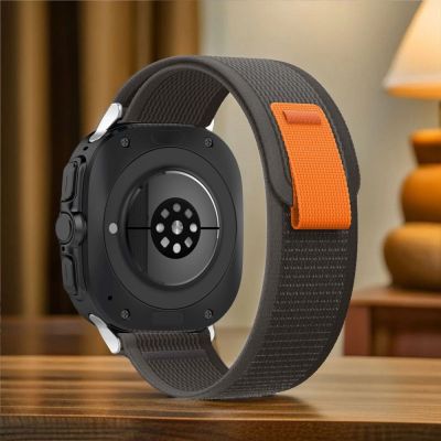 4. Pasek Tech-Protect Nylon na Samsung Galaxy Watch Ultra (47 mm) - czarno-pomarańczowy