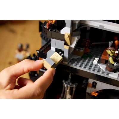 10. LEGO Icons 10333 - Władca pierścieni: Barad-dur