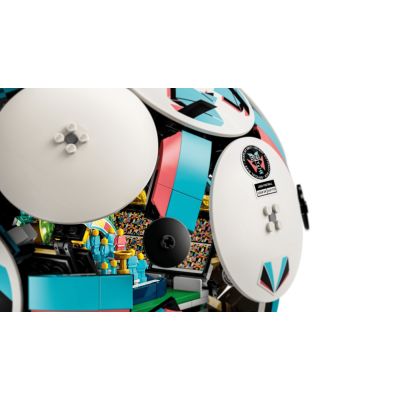 4. LEGO Editions 43019 - Piłka nożna