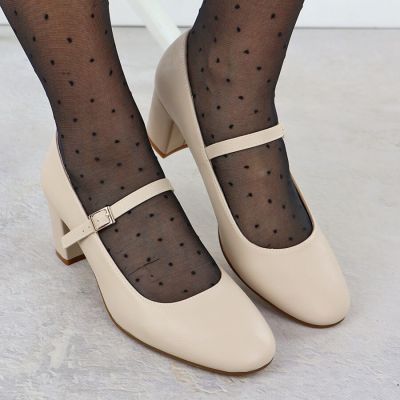 7. Czółenka na niskim obcasie z paskiem cieliste Sergio Leone PB176