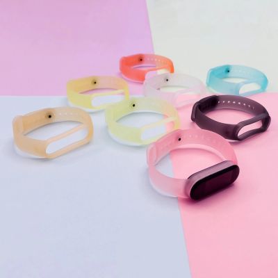 2. Pasek silikonowy do Xiaomi Mi Band 5 / 6 / 7 opaska - złoty
