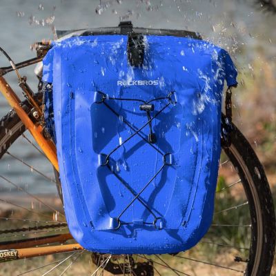 6. Sakwa rowerowa Rockbros 30140022004 wodoodporna 25-32L - niebieska