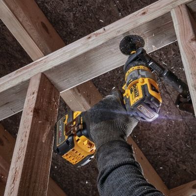9. Wiertarko-wkrętarka aku 18V DEWALT DCD999NT