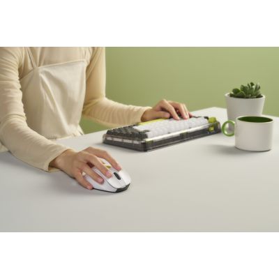 6. Mysz bezprzewodowa ASUS MD105 Wireless Mouse Volt Green 2400DPI Dual-mode wireless 2.4 GHz and Bluetooth
