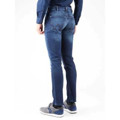 5. Jeansy Wrangler Larston Blaze W18S8282T