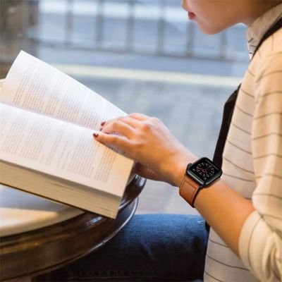 6. Pasek Tech-Protect LeatherFit na Apple Watch 4 / 5 / 6 / 7 / 8 / 9 / SE / Ultra 1 / 2 (42/44/45/49 mm) - brązowy
