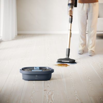 3. Electrolux EPPCS2 Stacja czyszczenia Pionowy odkurzacz