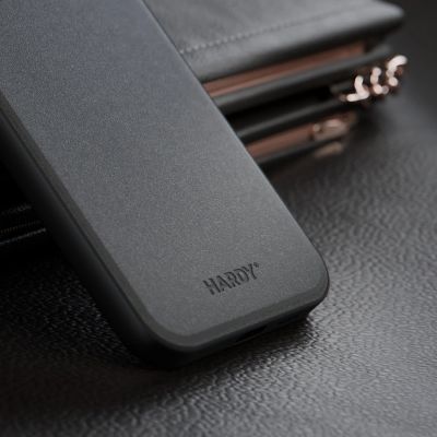 10. Etui 3mk Hardy Apple Silky Leather MagCase na Apple iPhone 16 - czarne