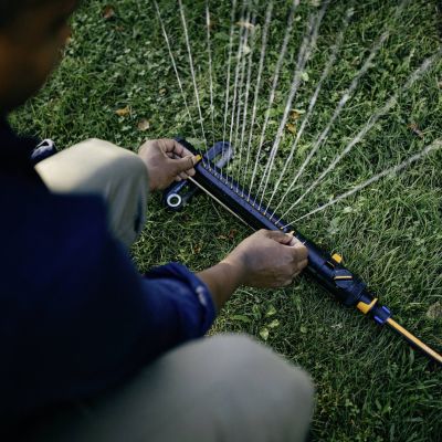 6. FISKARS ZRASZACZ WAHADŁOWY M X-SERIES