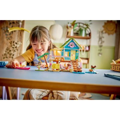 8. LEGO Friends 42699 Domek na plaży i foki