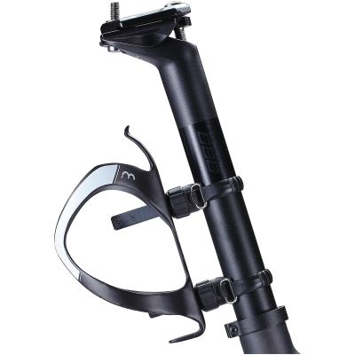 2. Uniwersalny system montażowy do bidonu BBB CageFix
