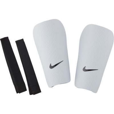 2. Ochraniacze piłkarskie Nike J Guard-CE SP2162 100