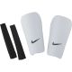 2. Ochraniacze piłkarskie Nike J Guard-CE SP2162 100
