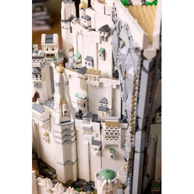 21. LEGO Icons 11377 - Władca Pierścieni: Minas Tirith