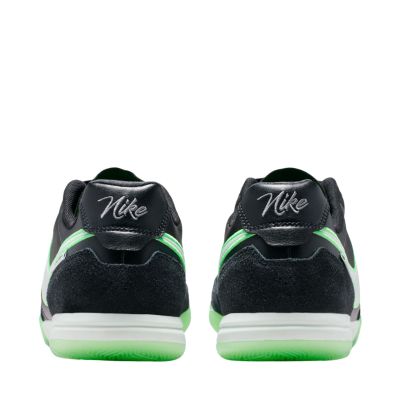 3. Buty piłkarskie Nike Tiempo Streetgato HQ7017 001