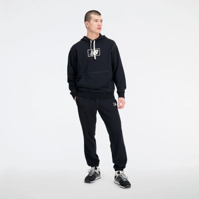 11. Bluza z kapturem New Balance Essentials Hoodie M MT33508BK