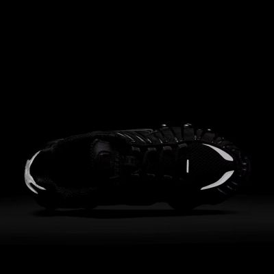 7. Buty Nike Shox TL M AR3566-002
