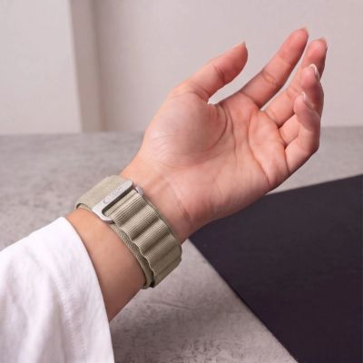 6. Pasek Tech-Protect Nylon Pro na Apple Watch 44 / 45 / 46 / 49 mm - beżowo-oliwkowy