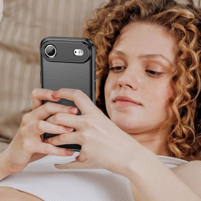 7. Etui Carbon Case na iPhone 17 Air - czarne