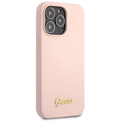4. Etui Guess Silicone Script Gold Logo na iPhone 13 Pro Max - jasnoróżowe
