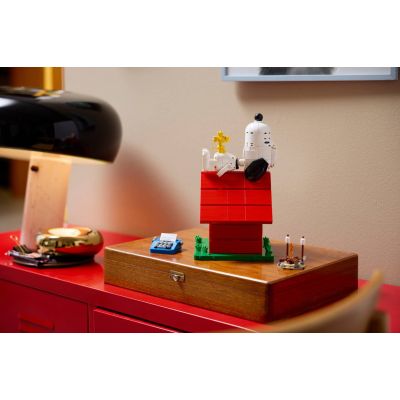 10. LEGO Ideas 21368 - Fistaszki: Buda Snoopy'ego