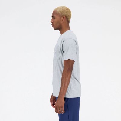 7. Koszulka New Balance t-shirt Essentials Reimagined Cott M MT31542AG