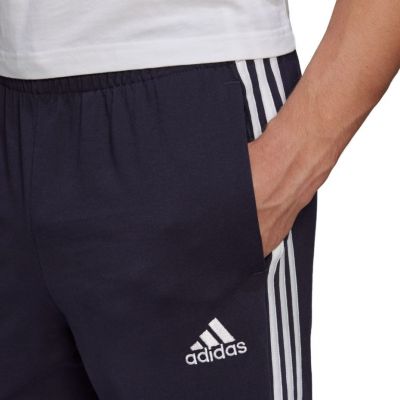 5. Spodnie adidas Essentials Single M GK8997