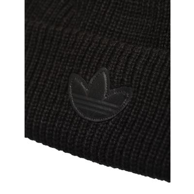 4. Czapka adidas Adicolor Contempo Short Beanie HM1721