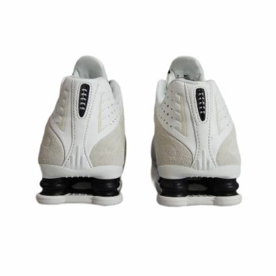 4. Buty damskie sportowe Nike Shox R4 Summit White/Light Orewood Brown Beżowe - HQ7739-100