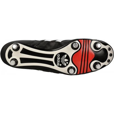 8. Buty piłkarskie adidas World Cup SG M 011040