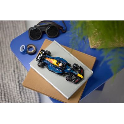 4. LEGO Speed Champions 77243 Bolid F1 Oracle Red Bull Racing RB20